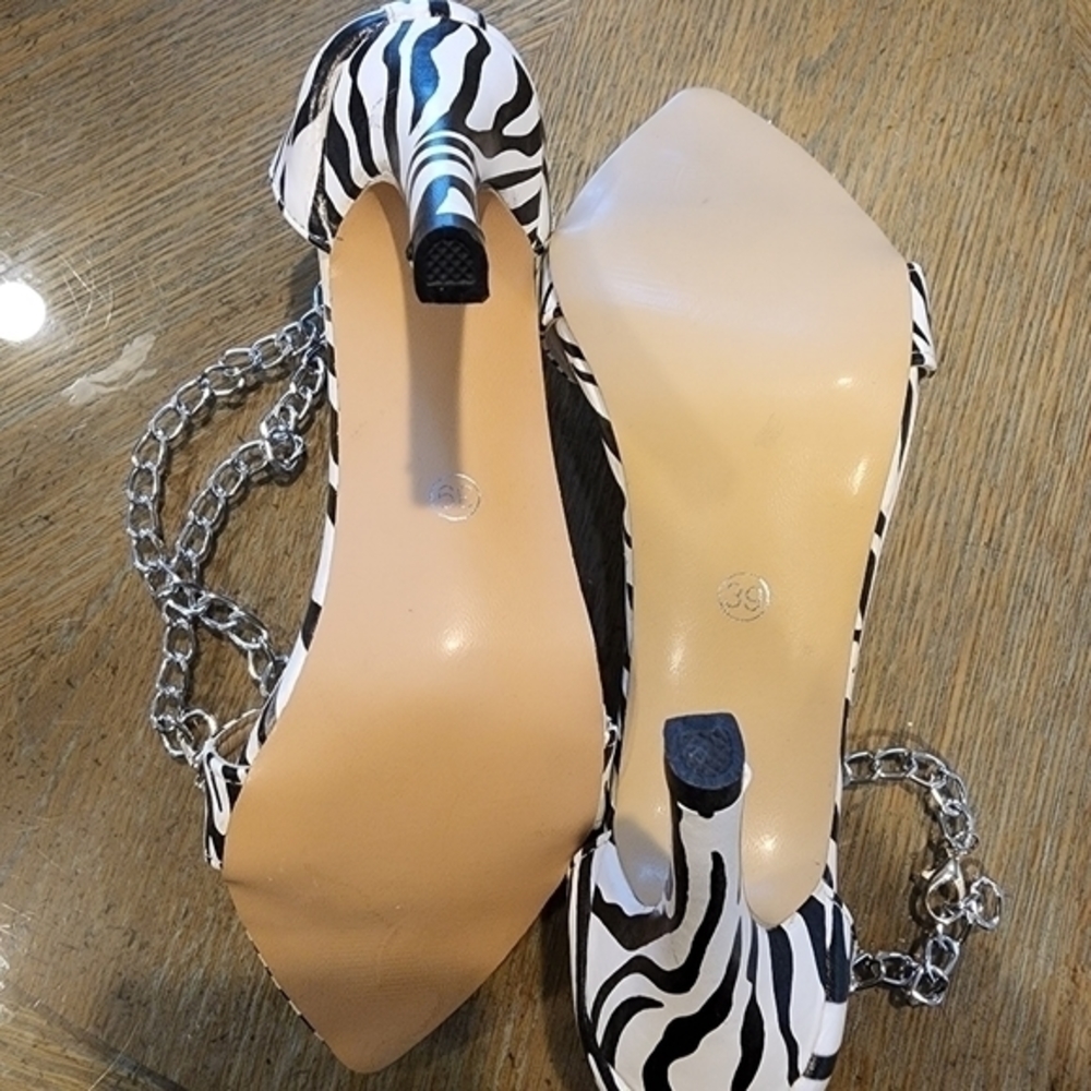 Brand New‎ Zebra Print Heels Size 39/ 8 US - Picture 4 of 6